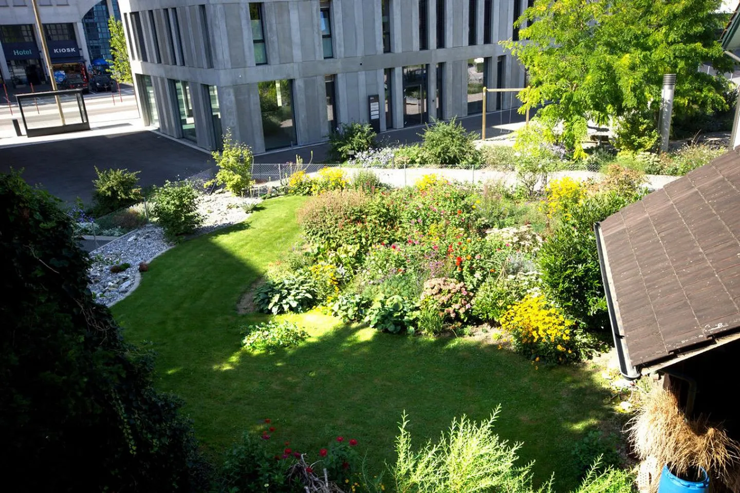 Appartamento mansardato spazioso di 2,5 stanze in centro con grande balcone esposto a sud - Foto 13 di 17
