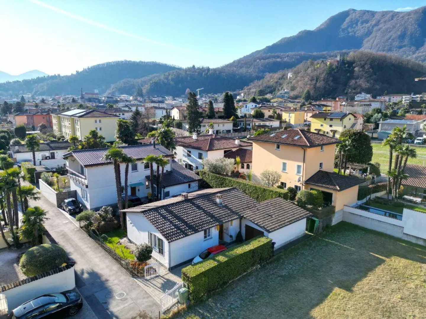 Einfamilienhaus mit Ausbaumöglichkeiten in Losone - Foto 1 von 10