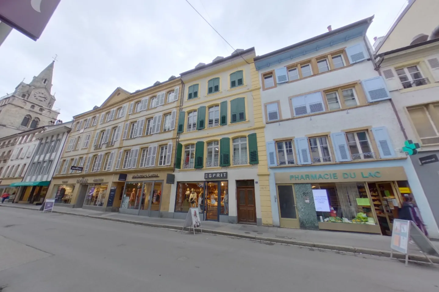 Studio on the 1st floor in the pedestrian zone - Photo 1 of 7