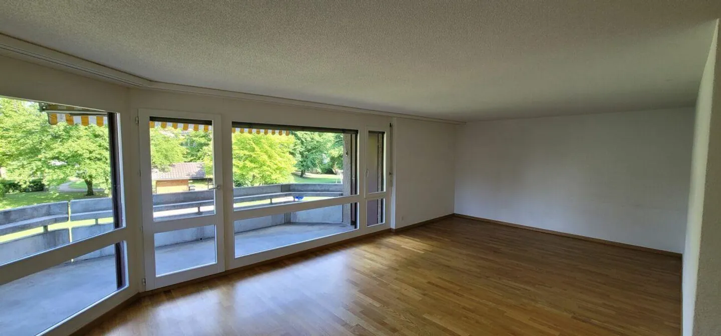 Spazioso e moderno con un grande balcone nel verde! - Foto 4 di 11