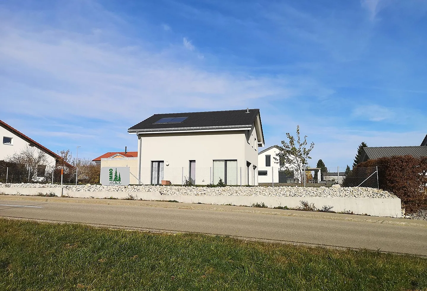 Grande maison bien entretenue de 2016, 6,5 pièces, double garage, terrasse, vue - Photo 4 sur 31