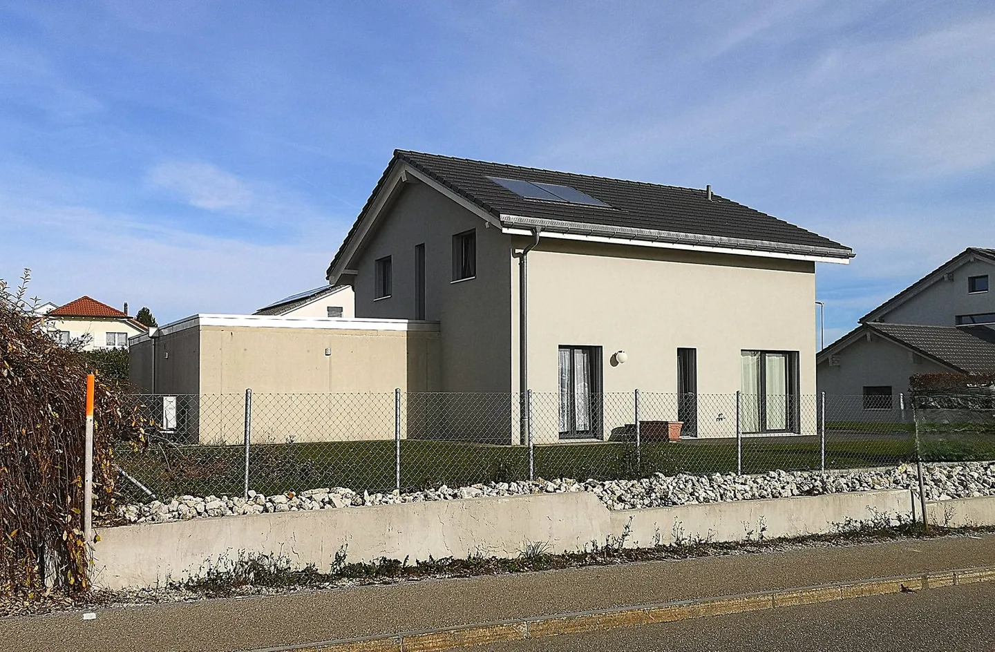 Grande maison bien entretenue de 2016, 6,5 pièces, double garage, terrasse, vue - Photo 6 sur 31