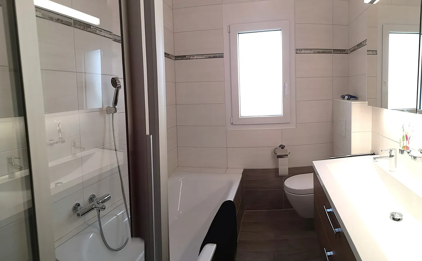 Grande maison bien entretenue de 2016, 6,5 pièces, double garage, terrasse, vue - Photo 26 sur 31