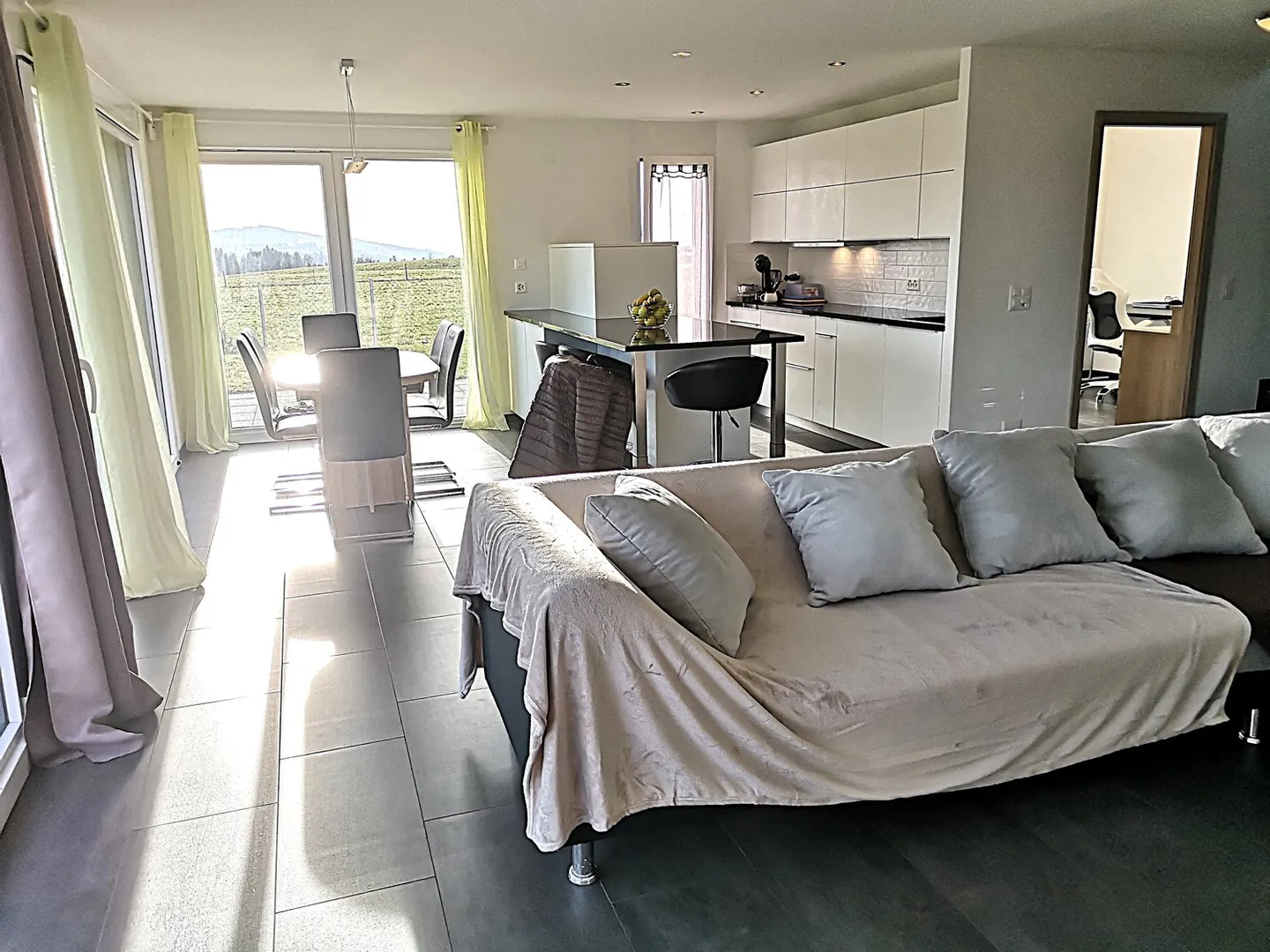 Grande maison bien entretenue de 2016, 6,5 pièces, double garage, terrasse, vue - Photo 13 sur 31