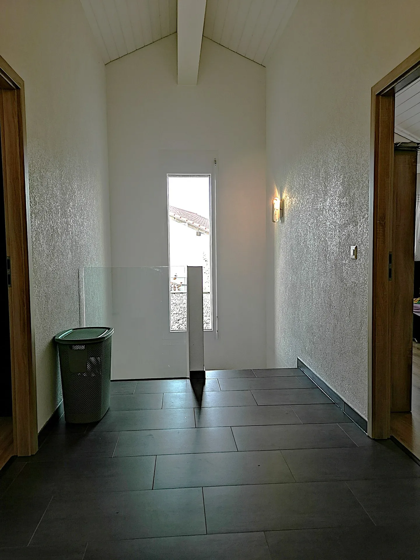 Grande maison bien entretenue de 2016, 6,5 pièces, double garage, terrasse, vue - Photo 19 sur 31