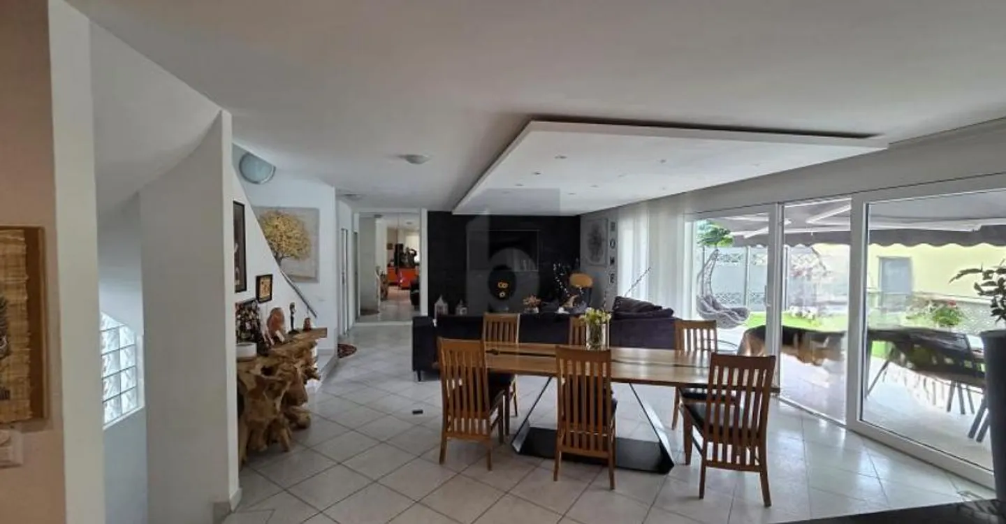 Villa Spacieuse avec Piscine Privée - Photo 3 sur 5