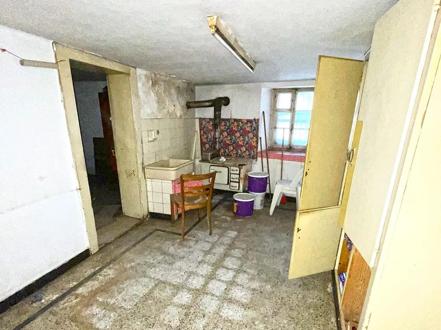 Renovation Potential House - Photo 5 of 5