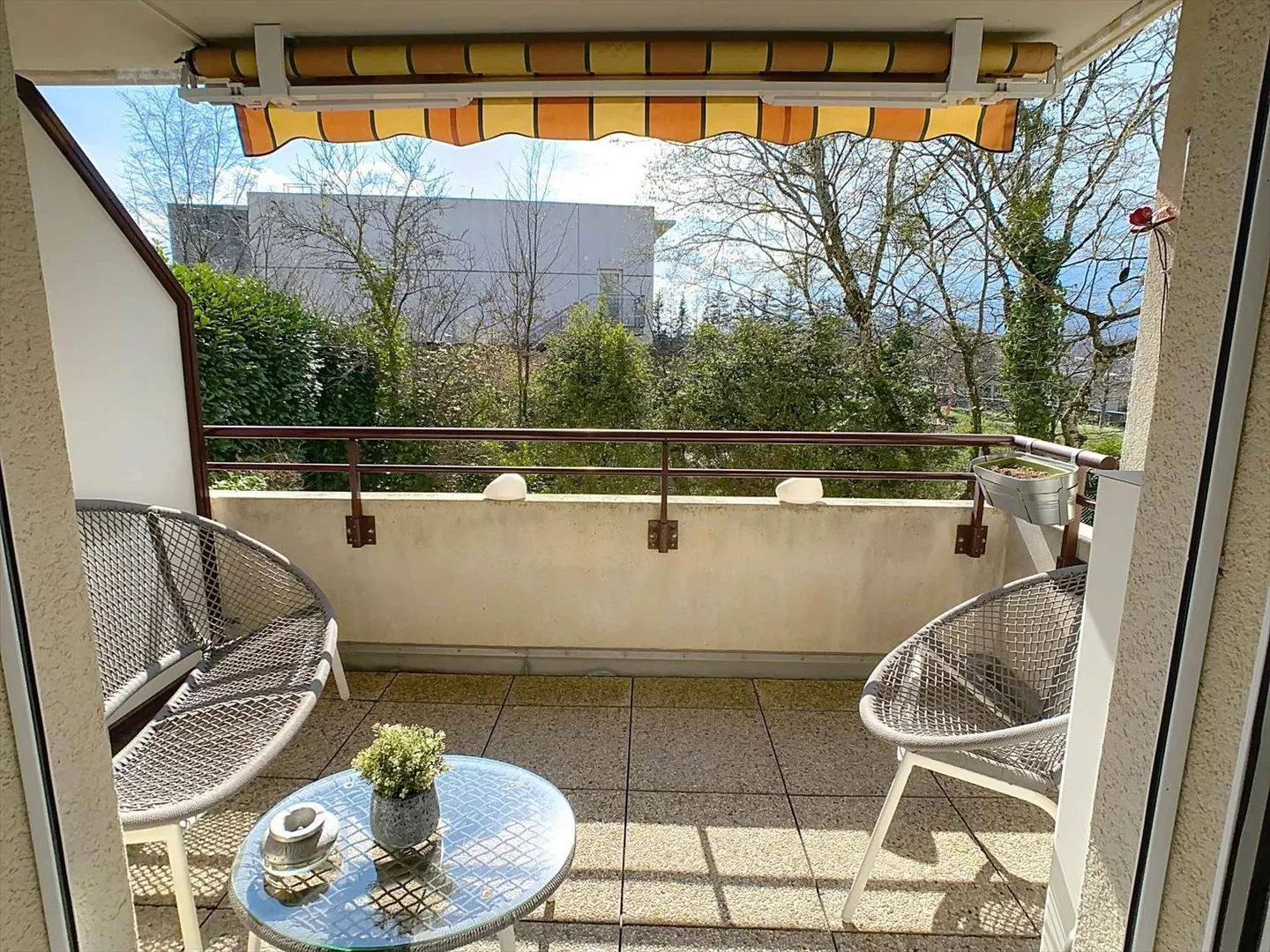 Appartamento 4 locali affascinante nel cuore del villaggio in una residenza con grande giardino - Foto 4 di 10