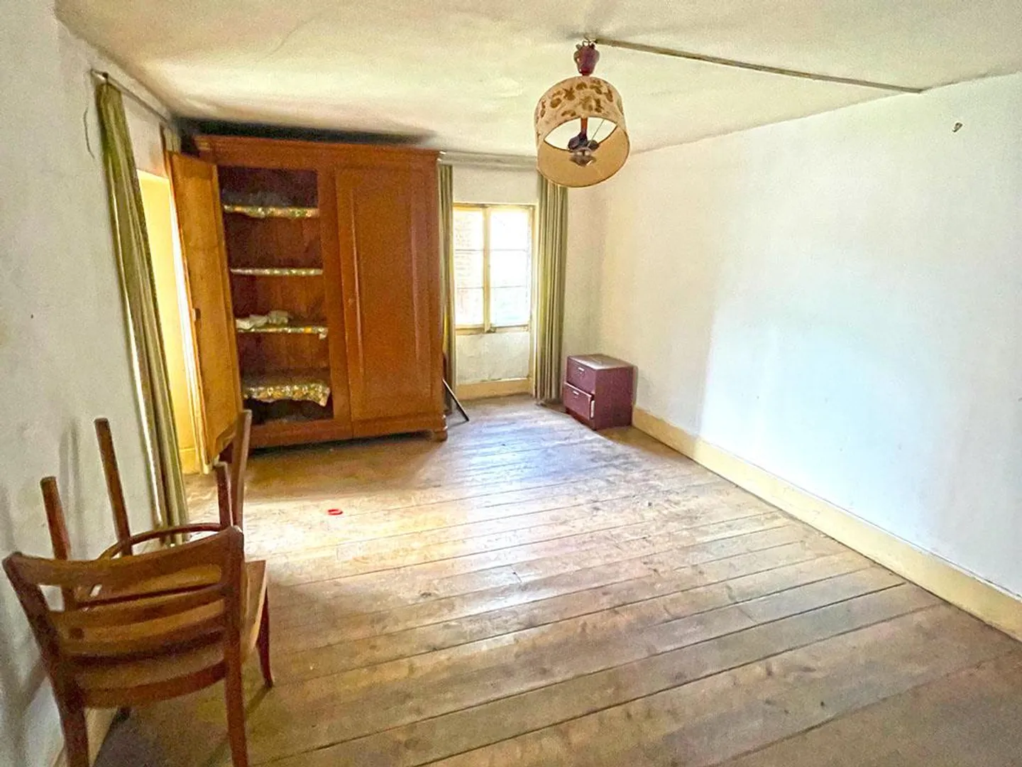 Renovation Potential House - Photo 3 of 5