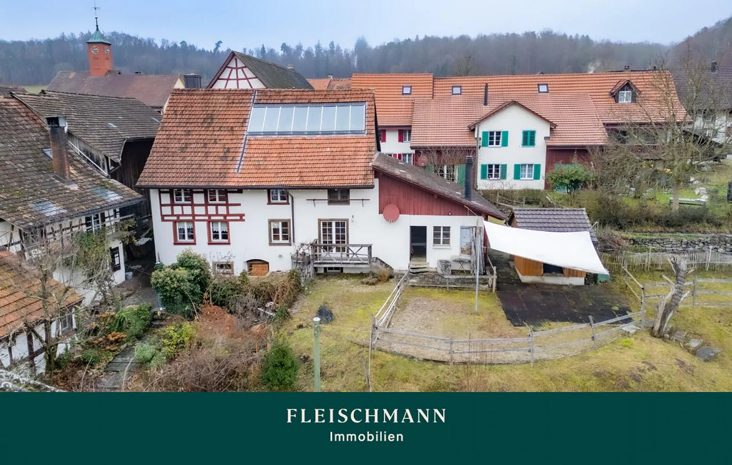 Kompaktes Bauernhaus mit Stall und Schopf - Foto 1 von 23