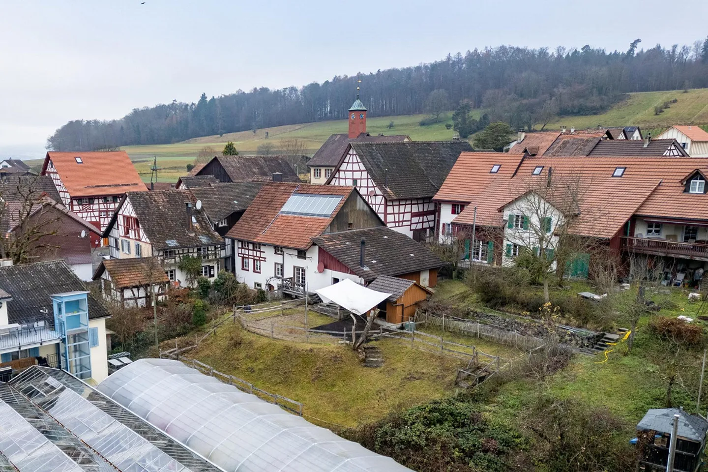 Kompaktes Bauernhaus mit Stall und Schopf - Foto 2 von 23