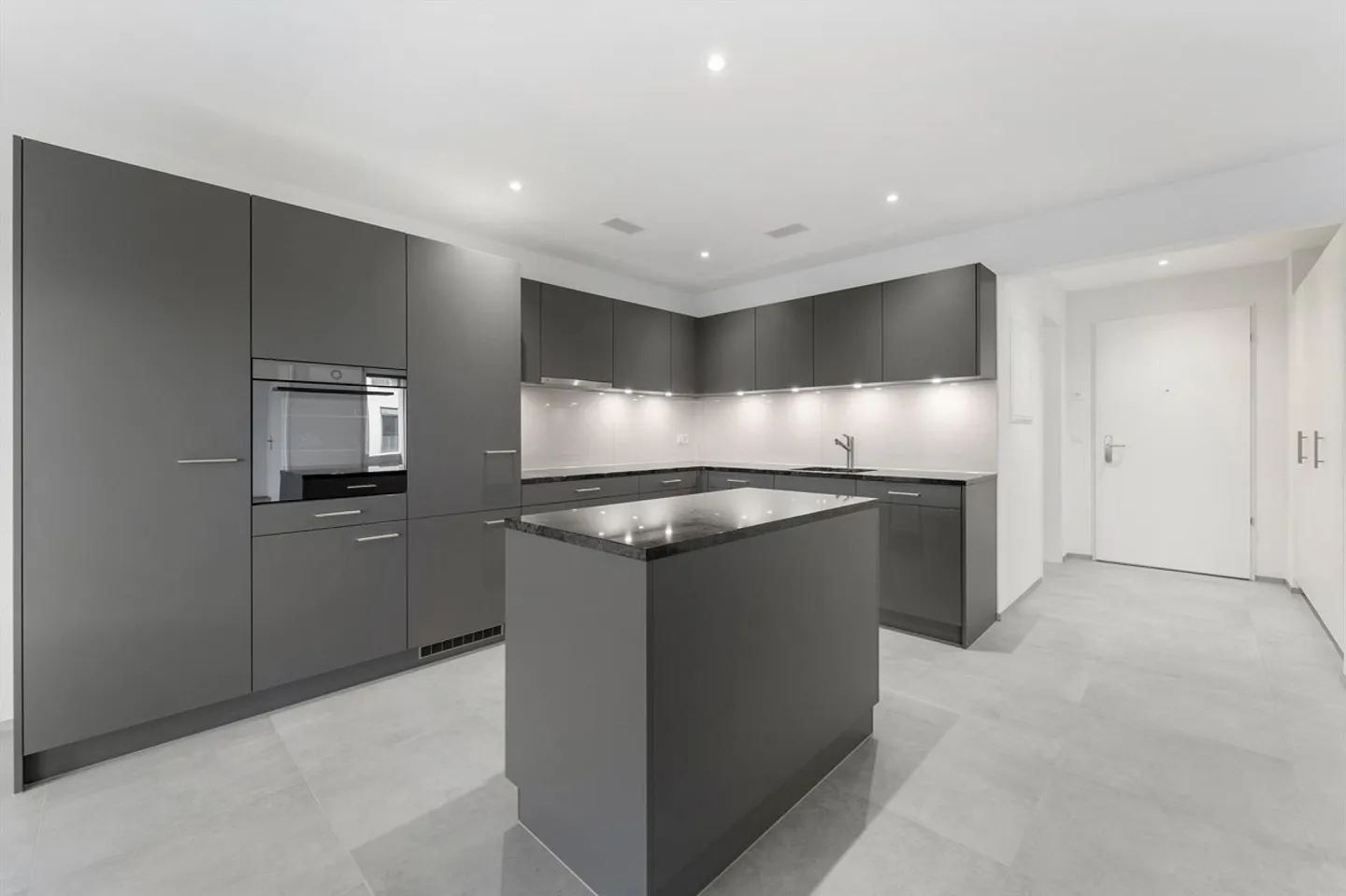 LOCATAIRE RECHERCHÉ - IMMÉDIATEMENT OU SUR RENDEZ-VOUS! - Photo 3 sur 13