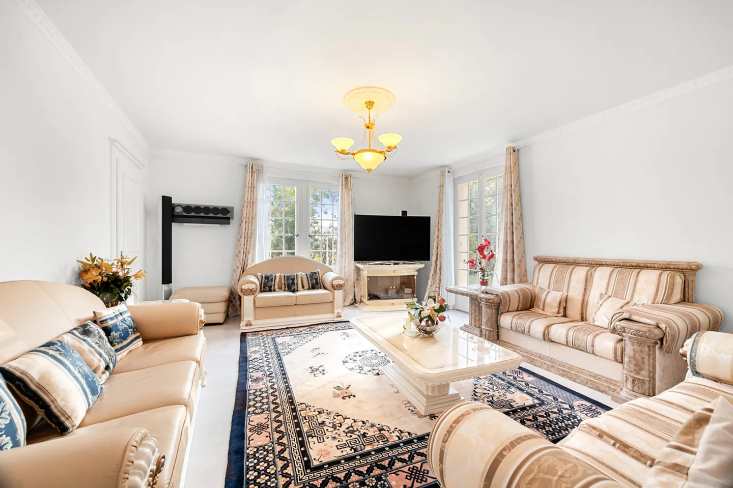 Elegante Casa Familiare con Parco - Foto 8 di 13