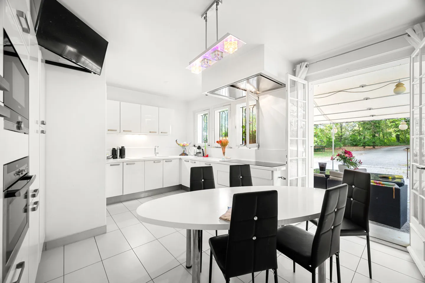 Elegante Casa Familiare con Parco - Foto 9 di 13