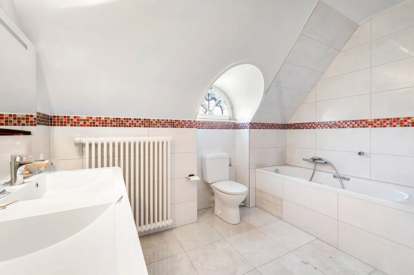 Elegante Casa Familiare con Parco - Foto 10 di 13