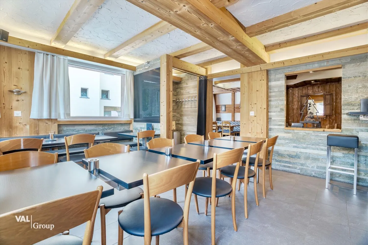 Opportunité d'investissement au cœur de la vallée de Saas - Hôtel ou résidences secondaires approuvées à Saas-Grund - Photo 5 sur 13