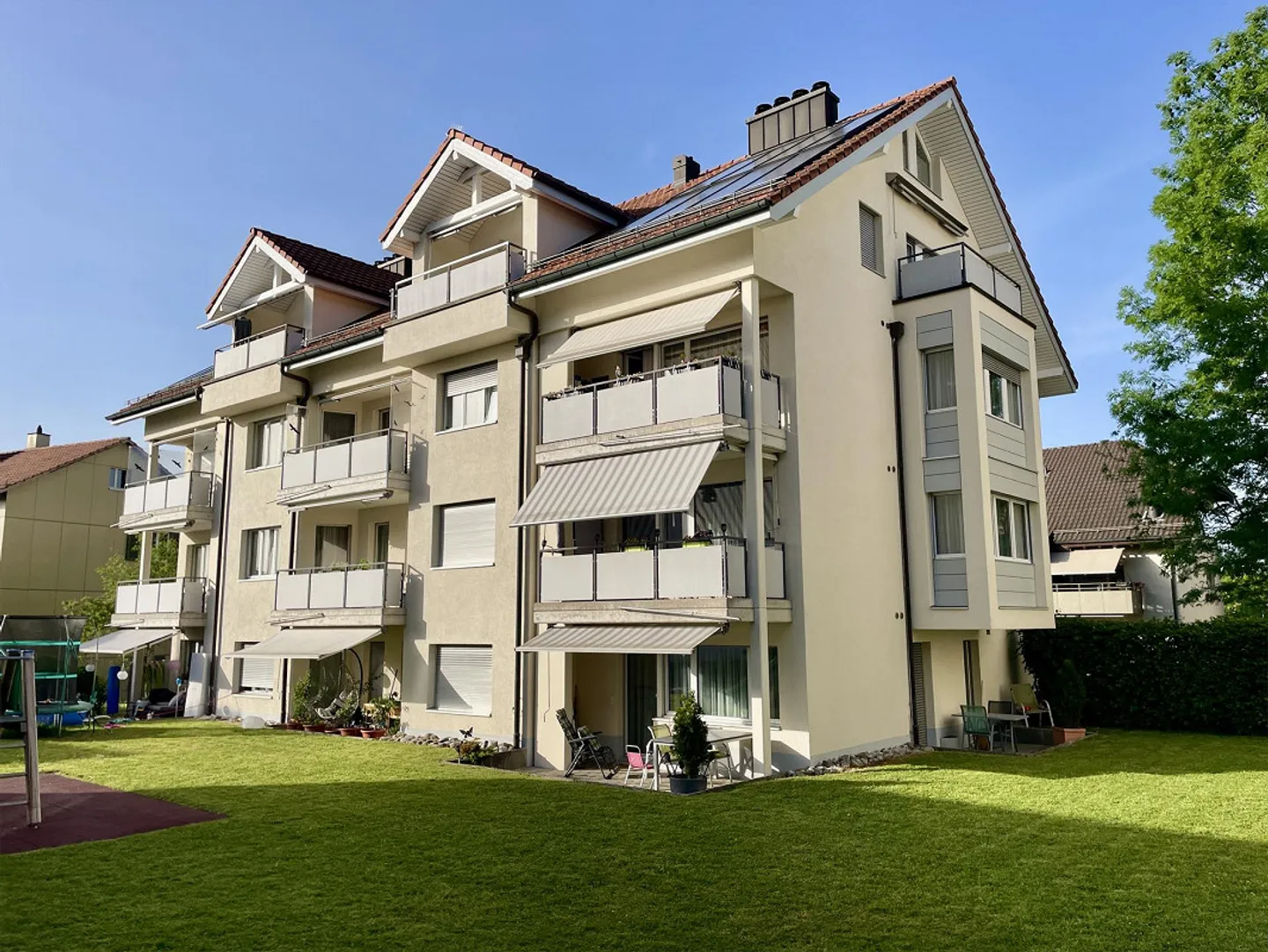 Appartamento 4.5 stanze appena ristrutturato con balcone, camino e garage sotterraneo - Foto 1 di 15