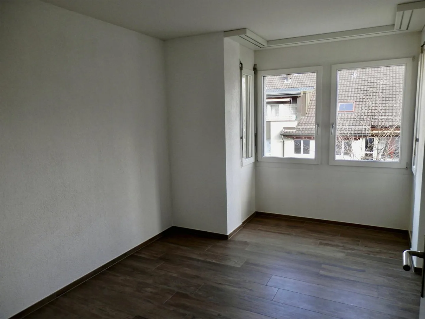 Appartamento 4.5 stanze appena ristrutturato con balcone, camino e garage sotterraneo - Foto 7 di 15