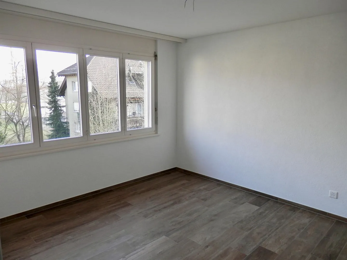 Appartamento 4.5 stanze appena ristrutturato con balcone, camino e garage sotterraneo - Foto 8 di 15