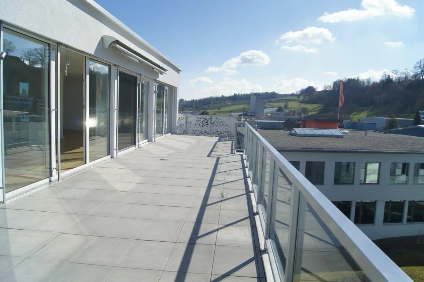Appartement Attique de 5.5 pièces avec Terrasse Sud - Photo 2 sur 10