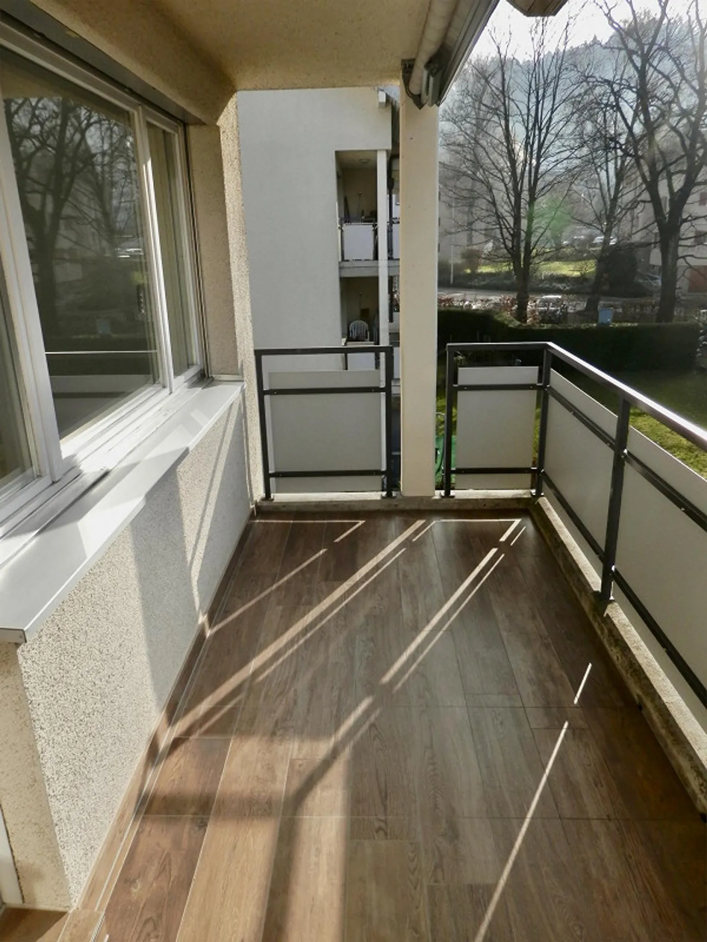 Appartamento 4.5 stanze appena ristrutturato con balcone, camino e garage sotterraneo - Foto 12 di 15