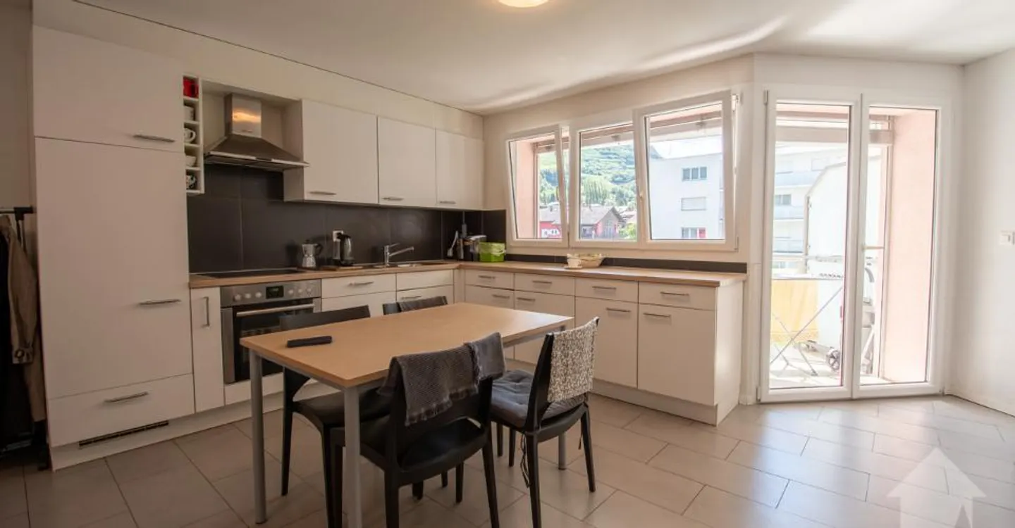 Appartamento di 4 locali di 95 m² con due balconi - Foto 3 di 10
