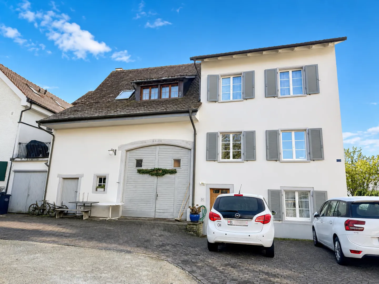 Multi-family house in the historic village center with great potential - Photo 1 of 15