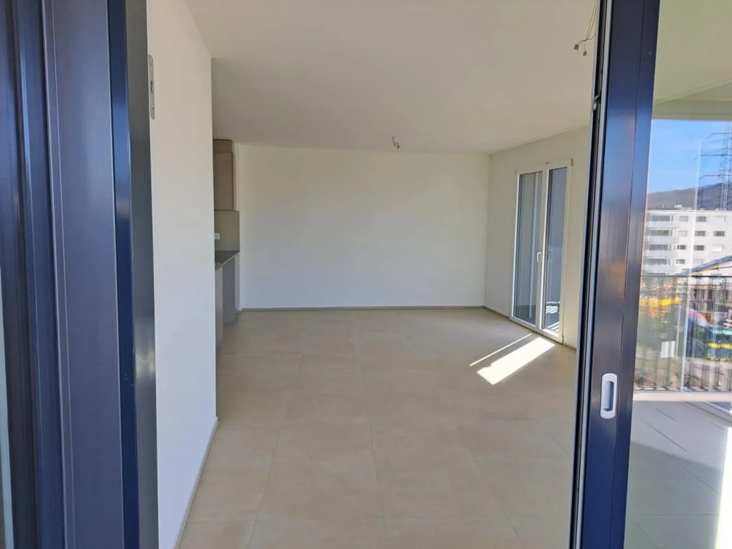 Appartement moderne près de Zurich directement à la gare - Photo 3 sur 8