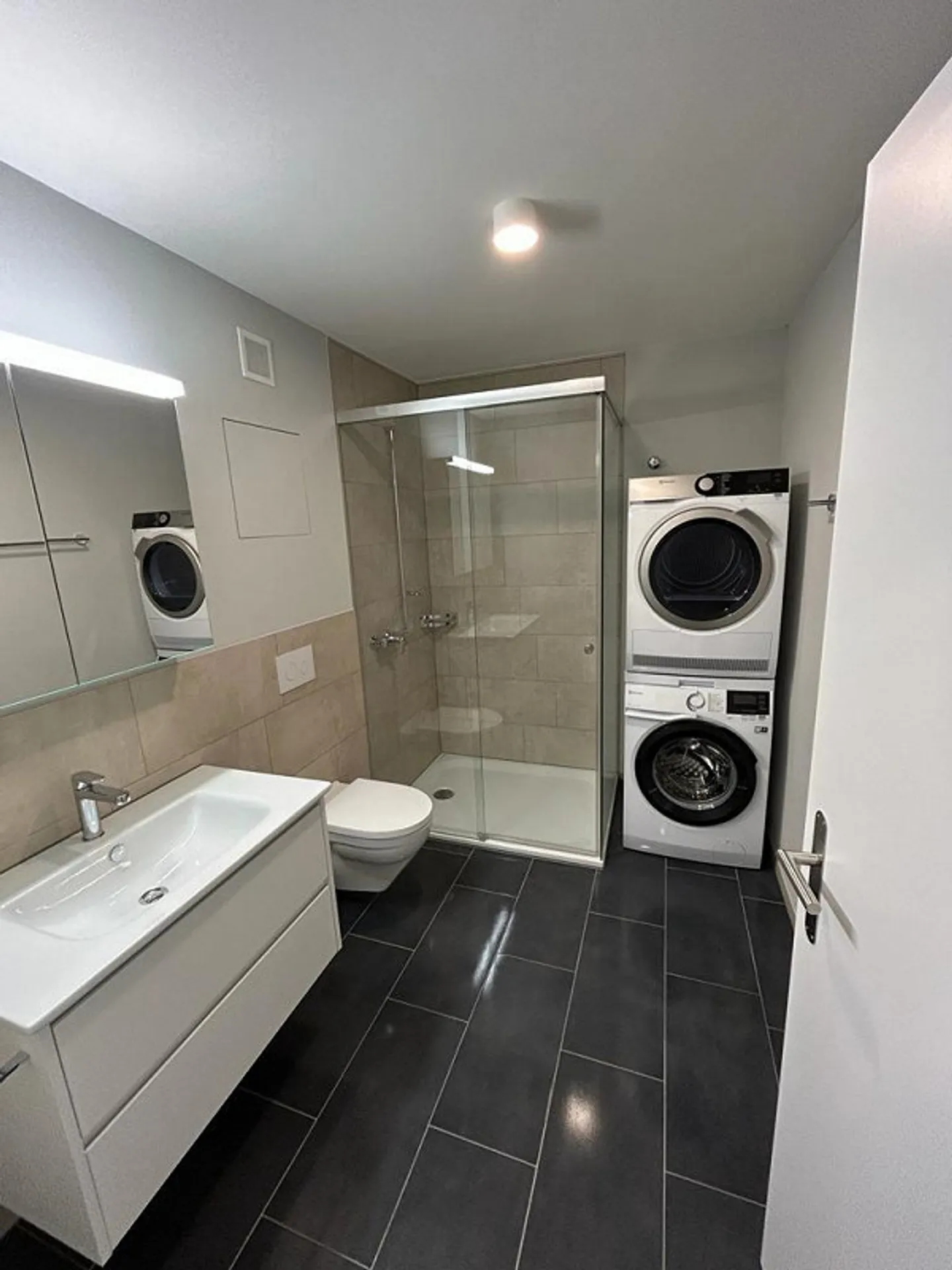 Modern 2.5 Room Apartment - Photo 5 of 6