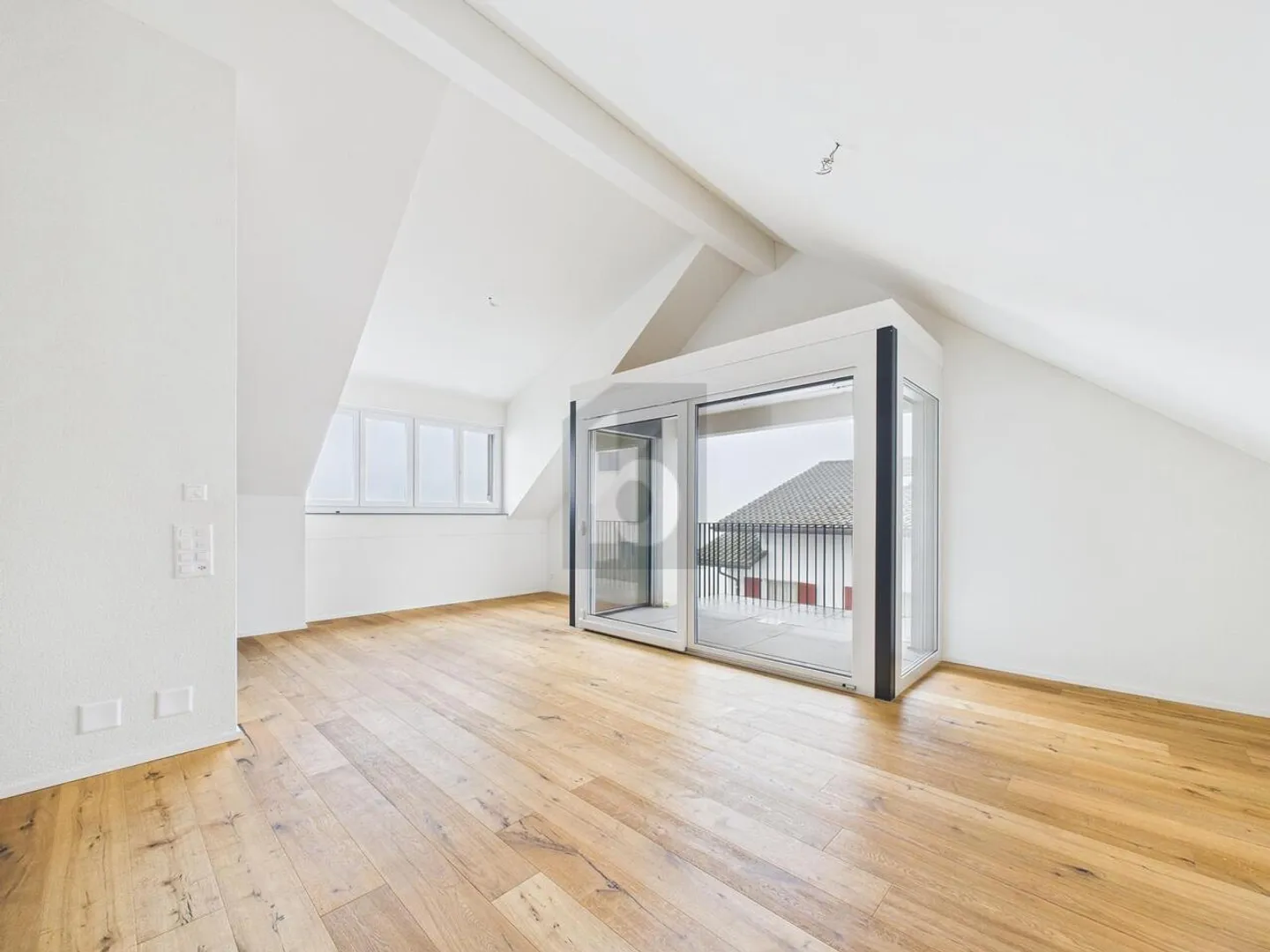 TOP MODERNO IN QUALITÀ DI PROPRIETÀ - Foto 1 di 6