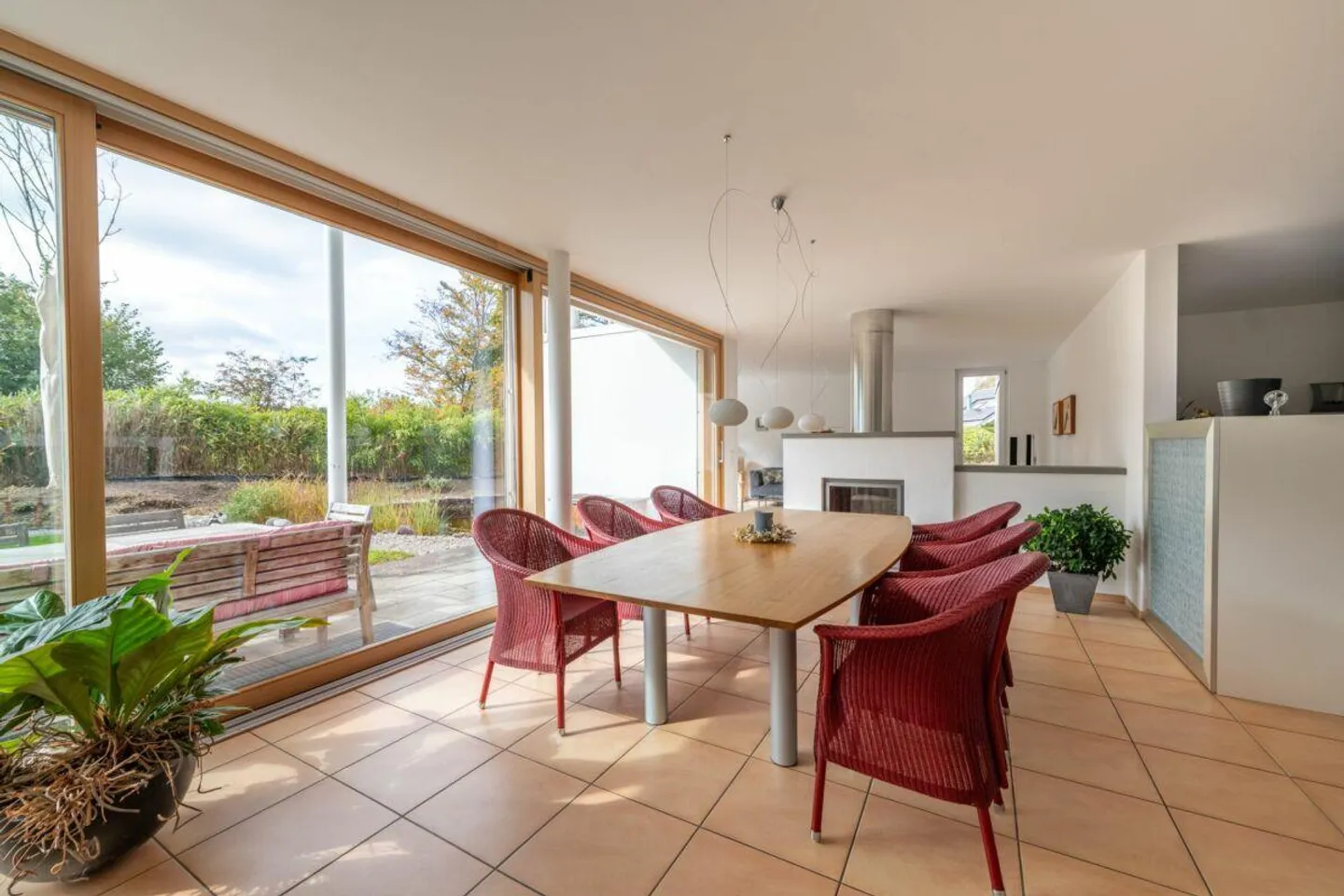 Zeitlose Architektur mit Stil - Grosszügiges Einfamilienhaus mit Na... - Foto 3 von 30