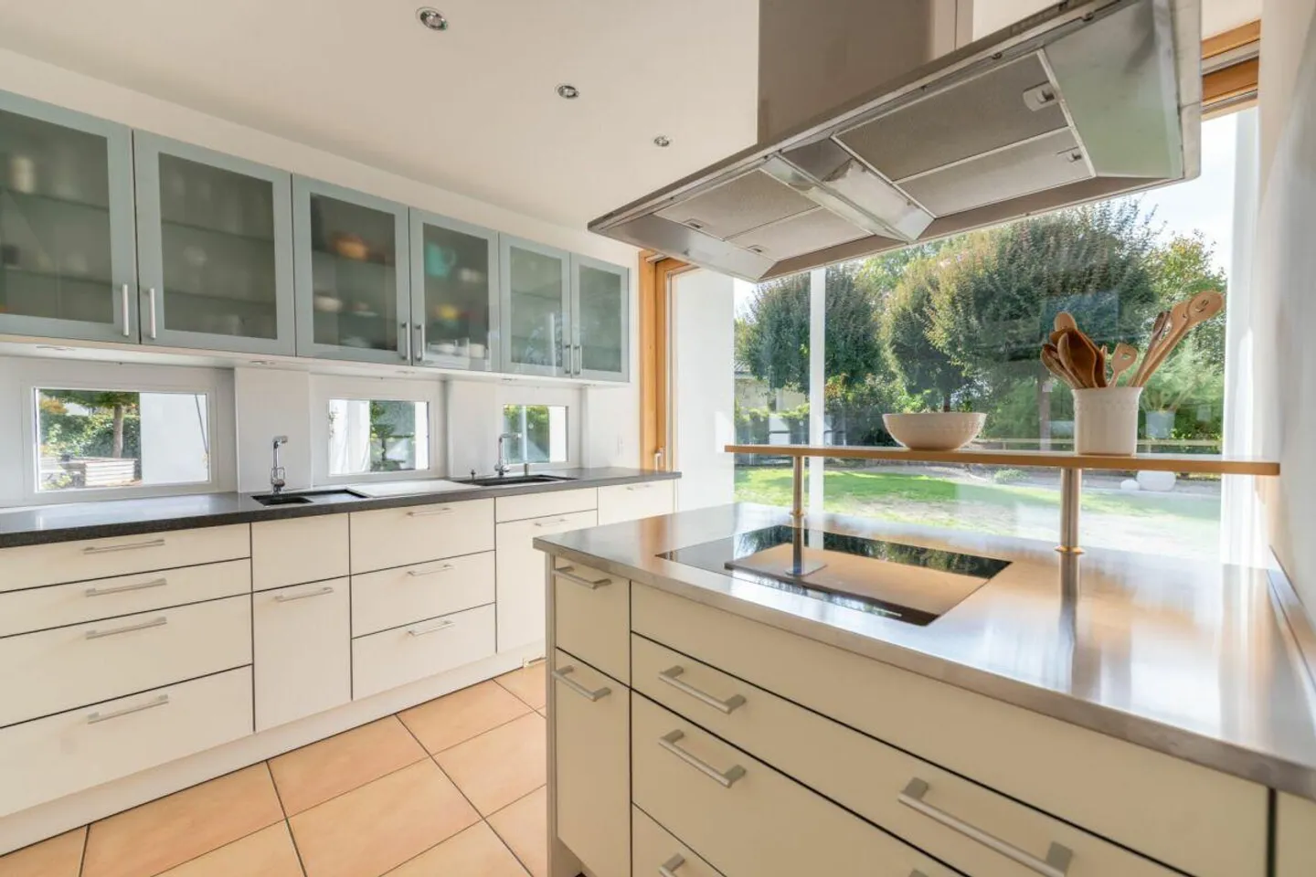 Zeitlose Architektur mit Stil - Grosszügiges Einfamilienhaus mit Na... - Foto 7 von 30