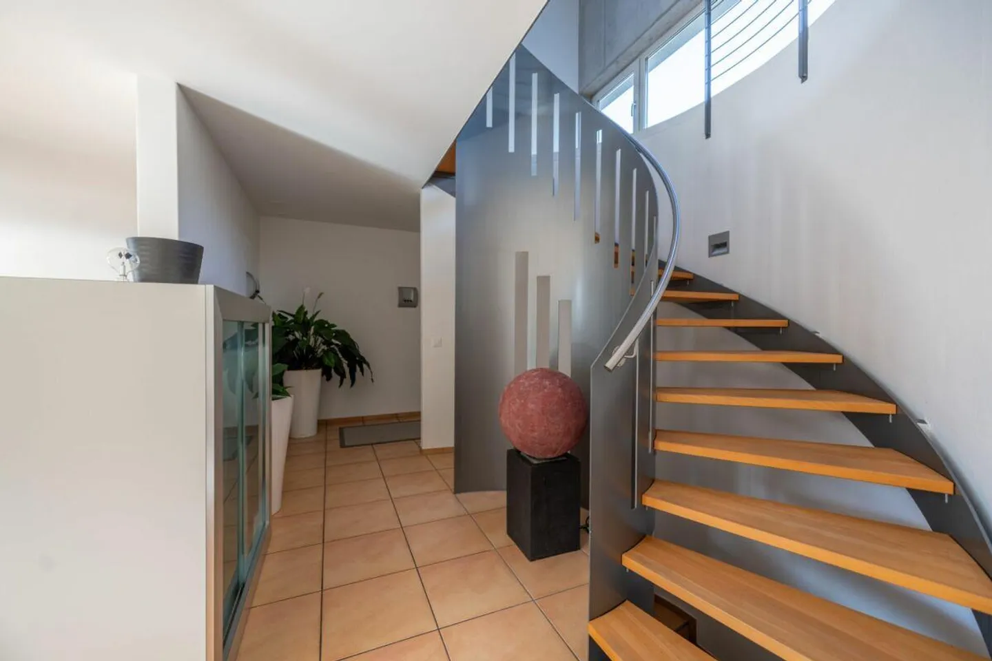 Zeitlose Architektur mit Stil - Grosszügiges Einfamilienhaus mit Na... - Foto 10 von 30