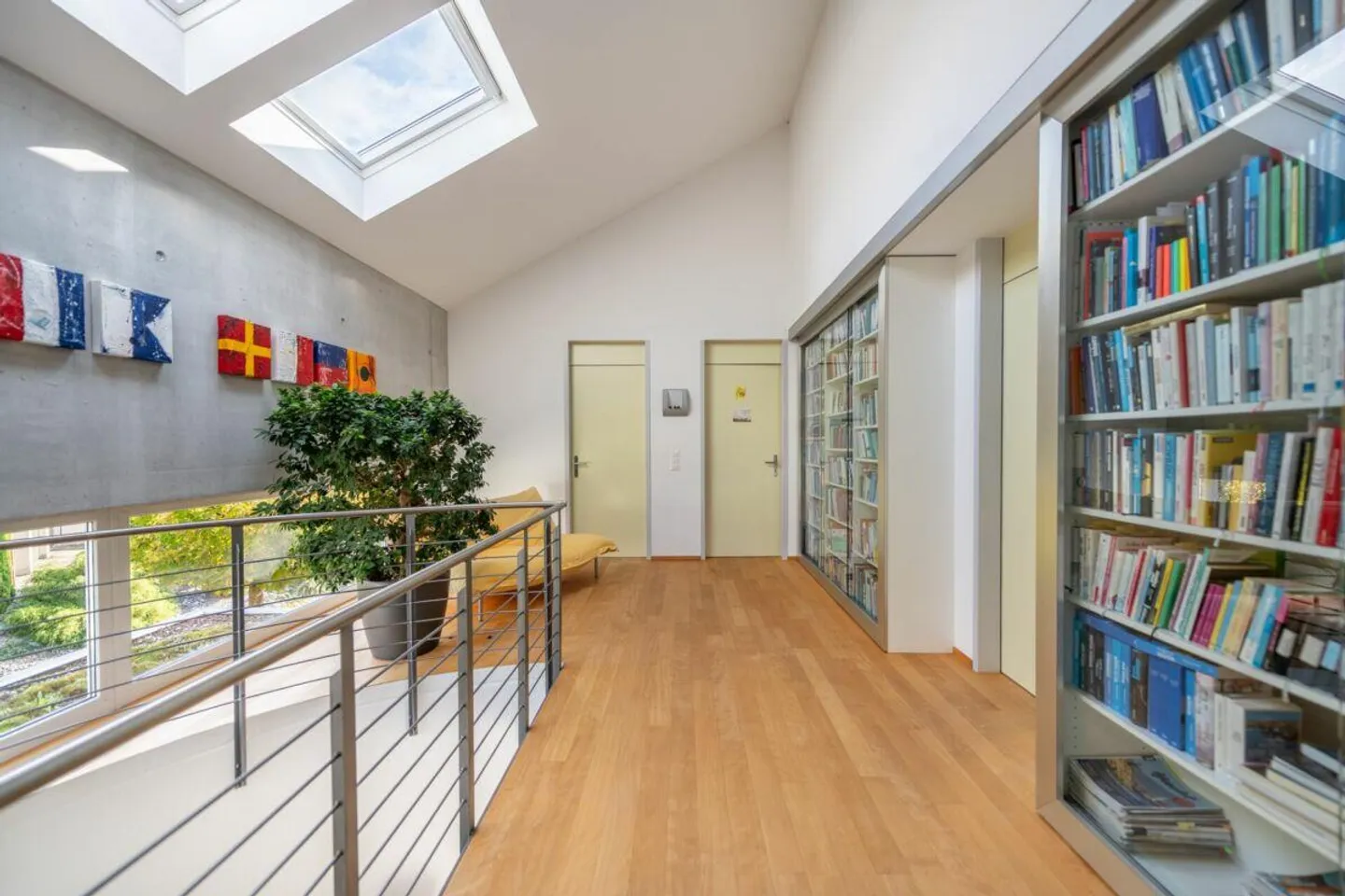 Zeitlose Architektur mit Stil - Grosszügiges Einfamilienhaus mit Na... - Foto 17 von 30