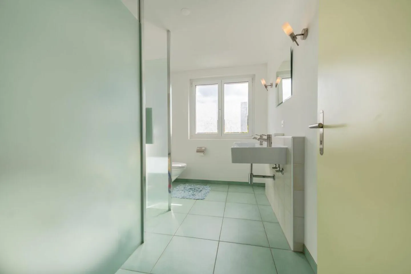 Zeitlose Architektur mit Stil - Grosszügiges Einfamilienhaus mit Na... - Foto 19 von 30