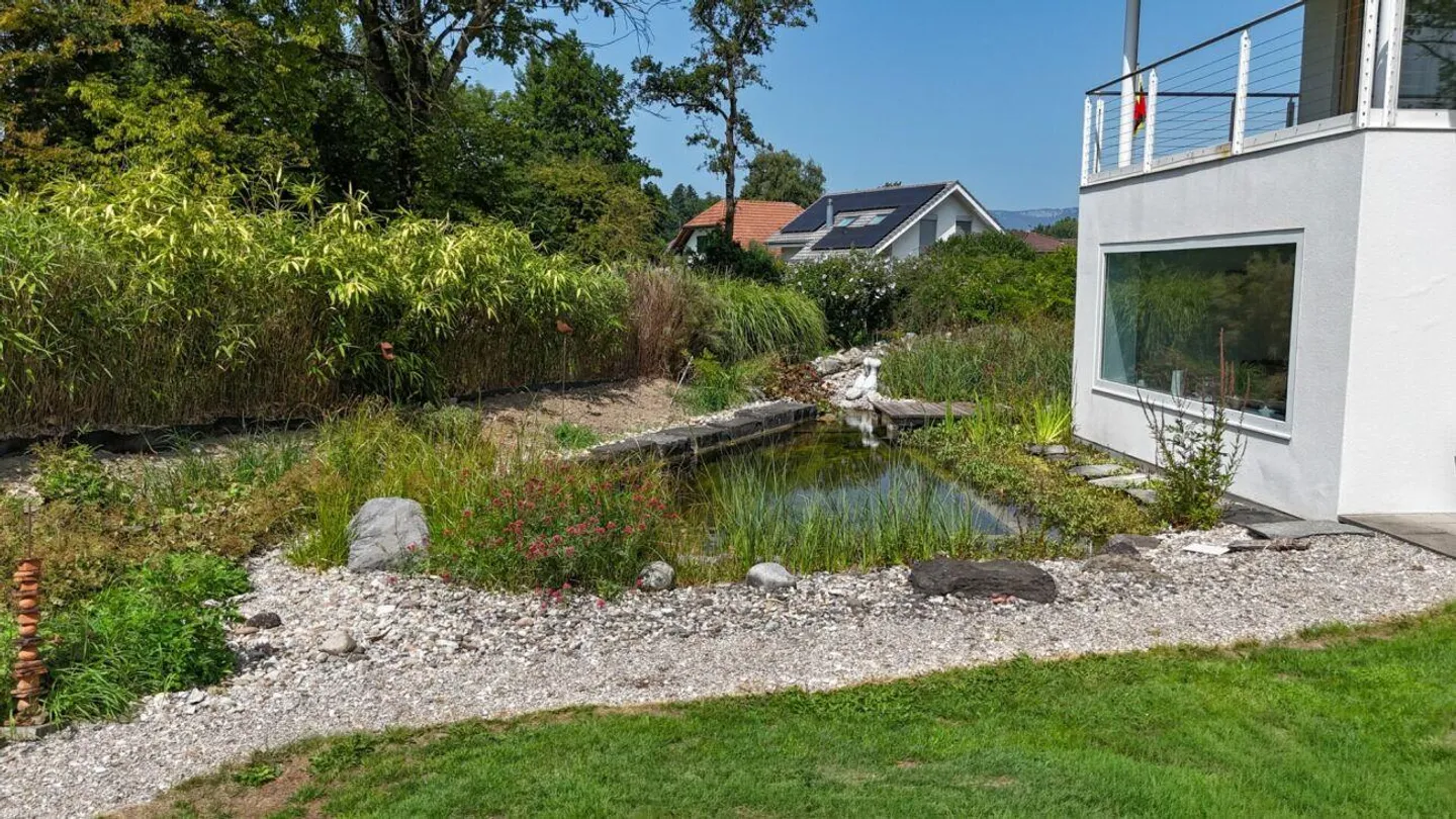 Zeitlose Architektur mit Stil - Grosszügiges Einfamilienhaus mit Na... - Foto 25 von 30