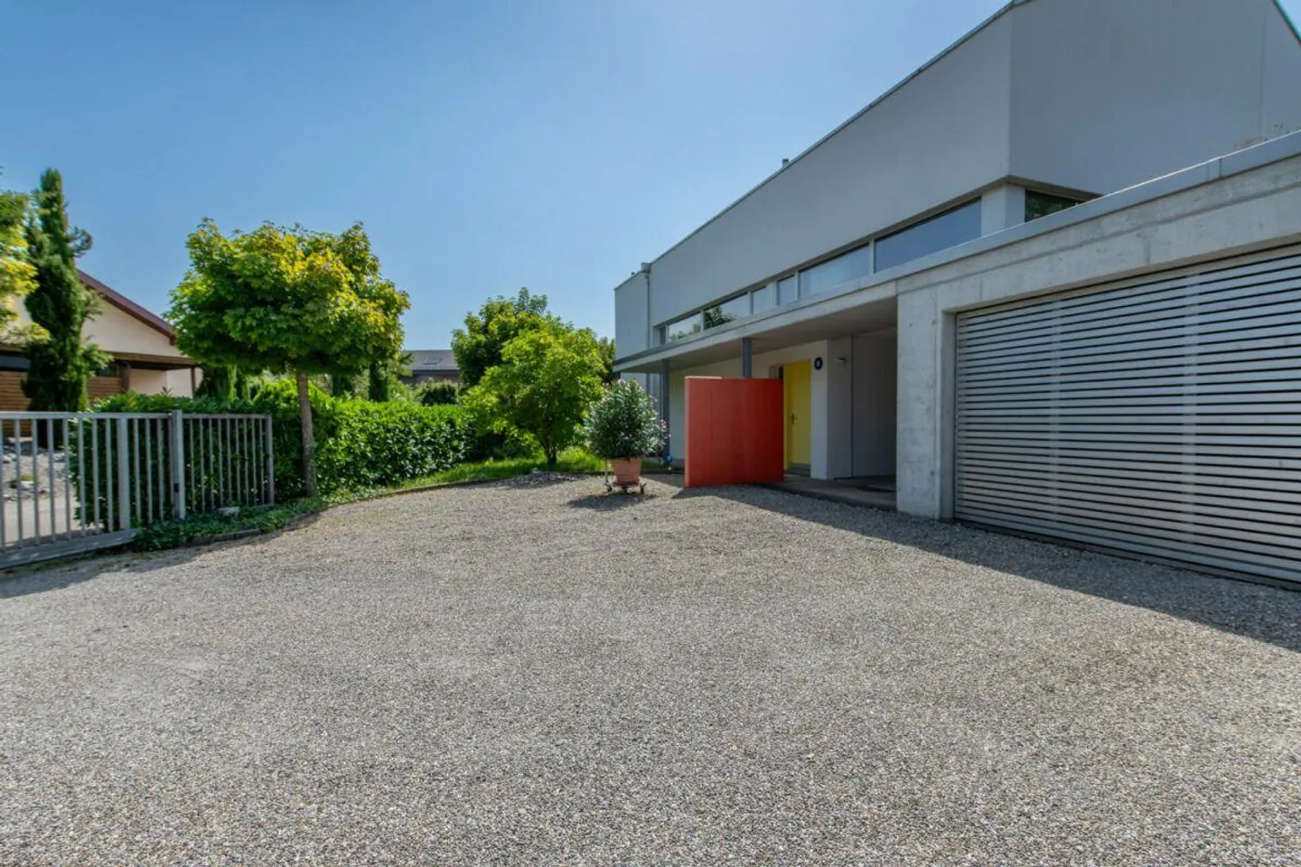 Zeitlose Architektur mit Stil - Grosszügiges Einfamilienhaus mit Na... - Foto 27 von 30