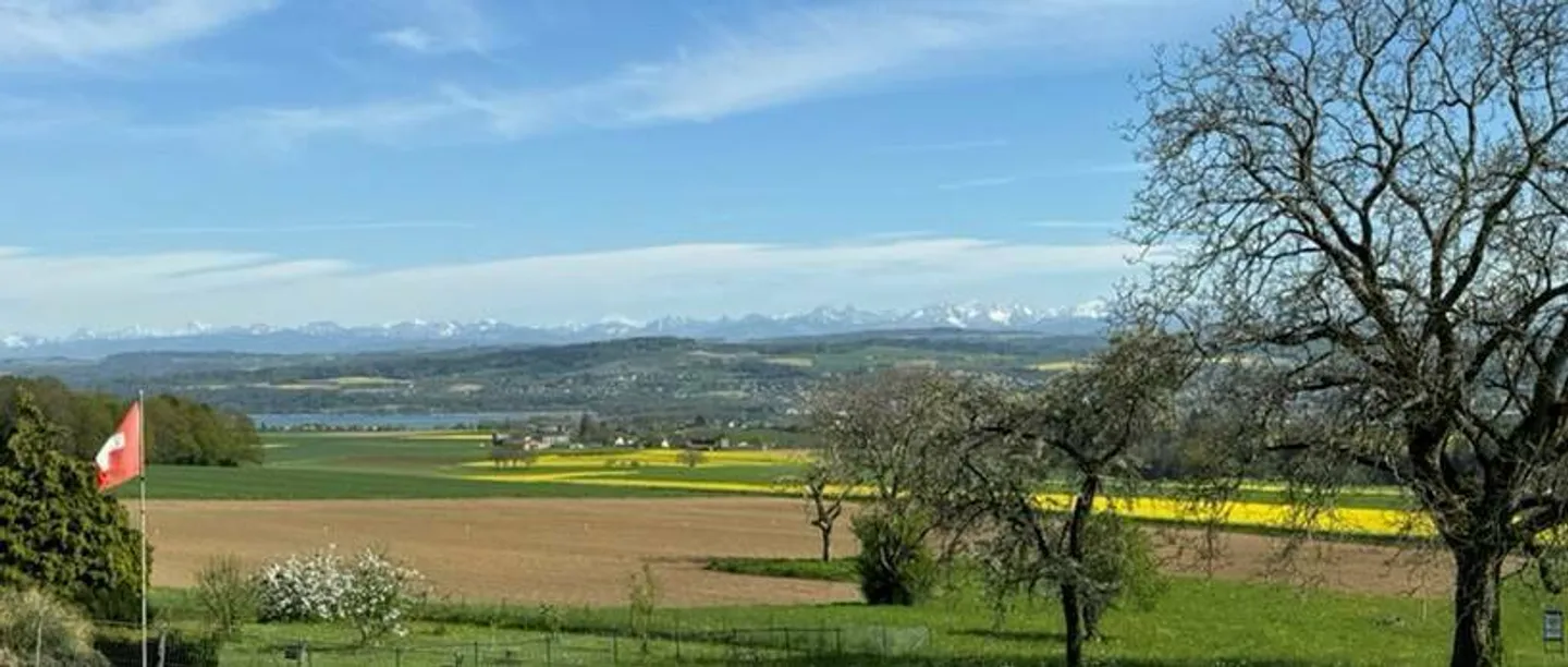 Vivere a Orges, con una vista mozzafiato: appartamento di 4,5 locali con terrazza e giardino - Foto 4 di 10