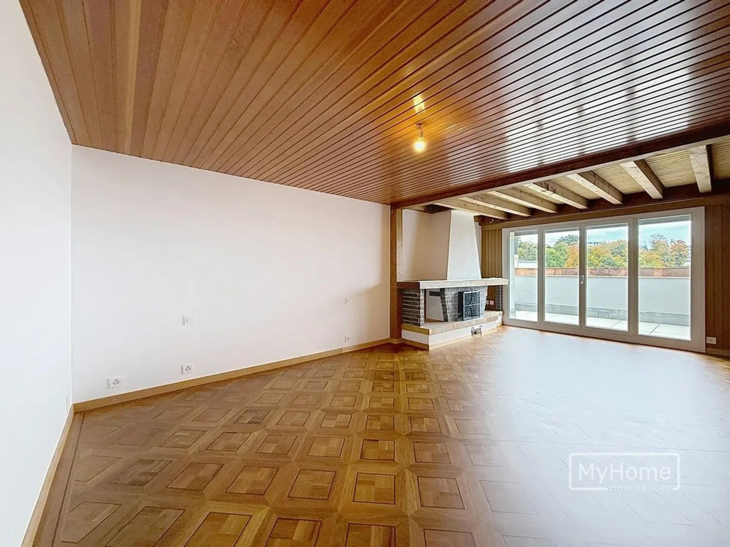Large 4.5-room apartment on the 1st floor - Photo 1 of 9