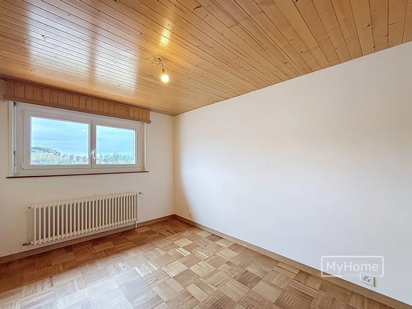 Large 4.5-room apartment on the 1st floor - Photo 4 of 9