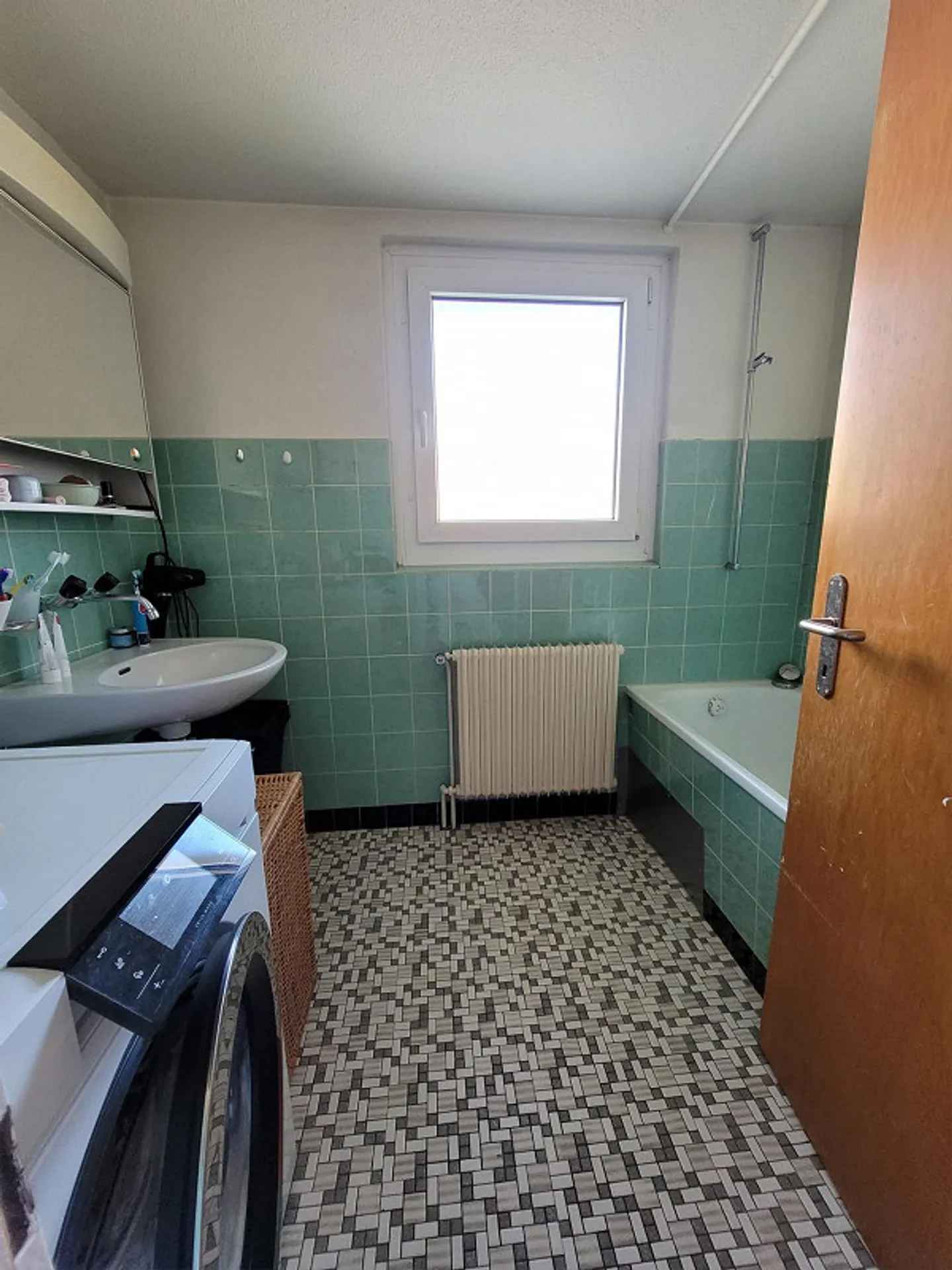 Ampio appartamento di 4 stanze in una casa bifamiliare - Foto 6 di 9