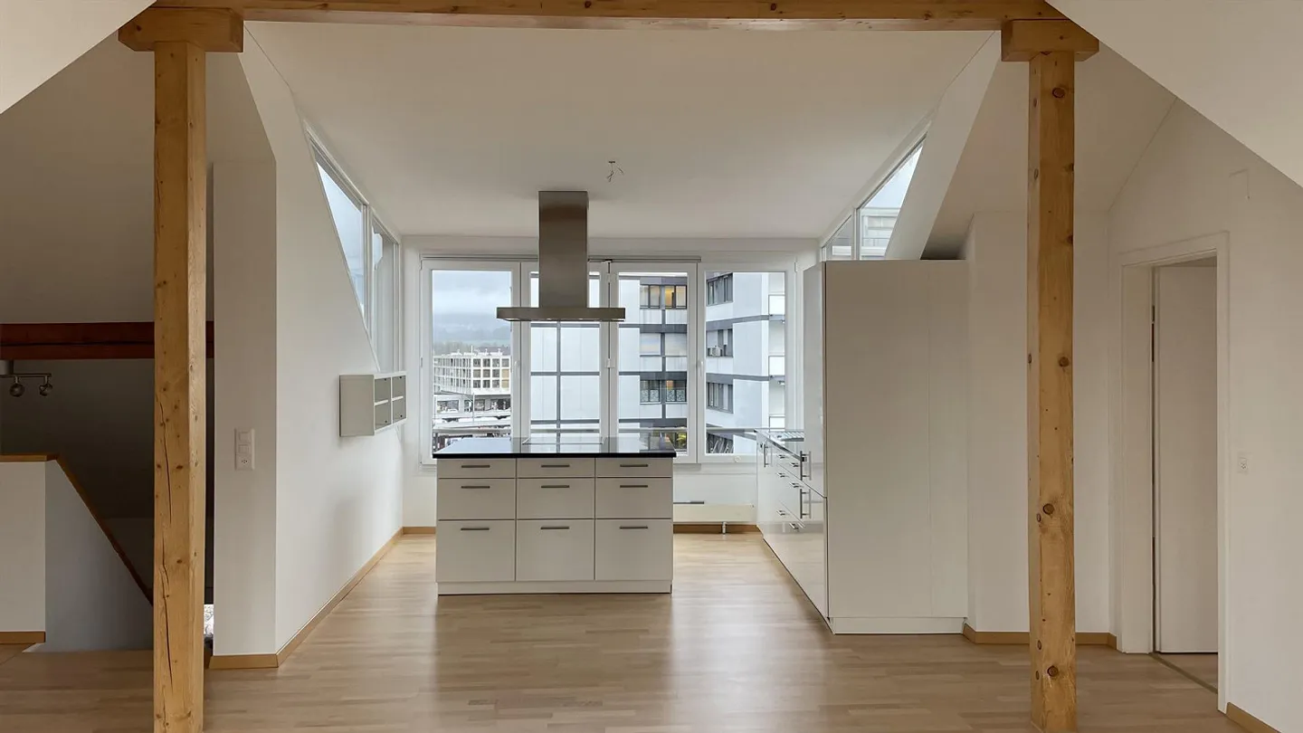 3.5-Room Attic Apartment - Photo 2 of 11