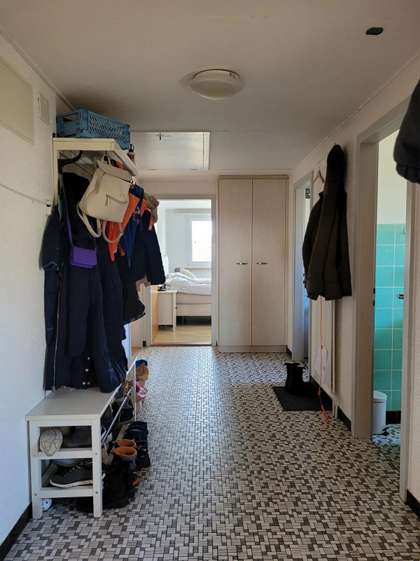 Ampio appartamento di 4 stanze in una casa bifamiliare - Foto 7 di 9