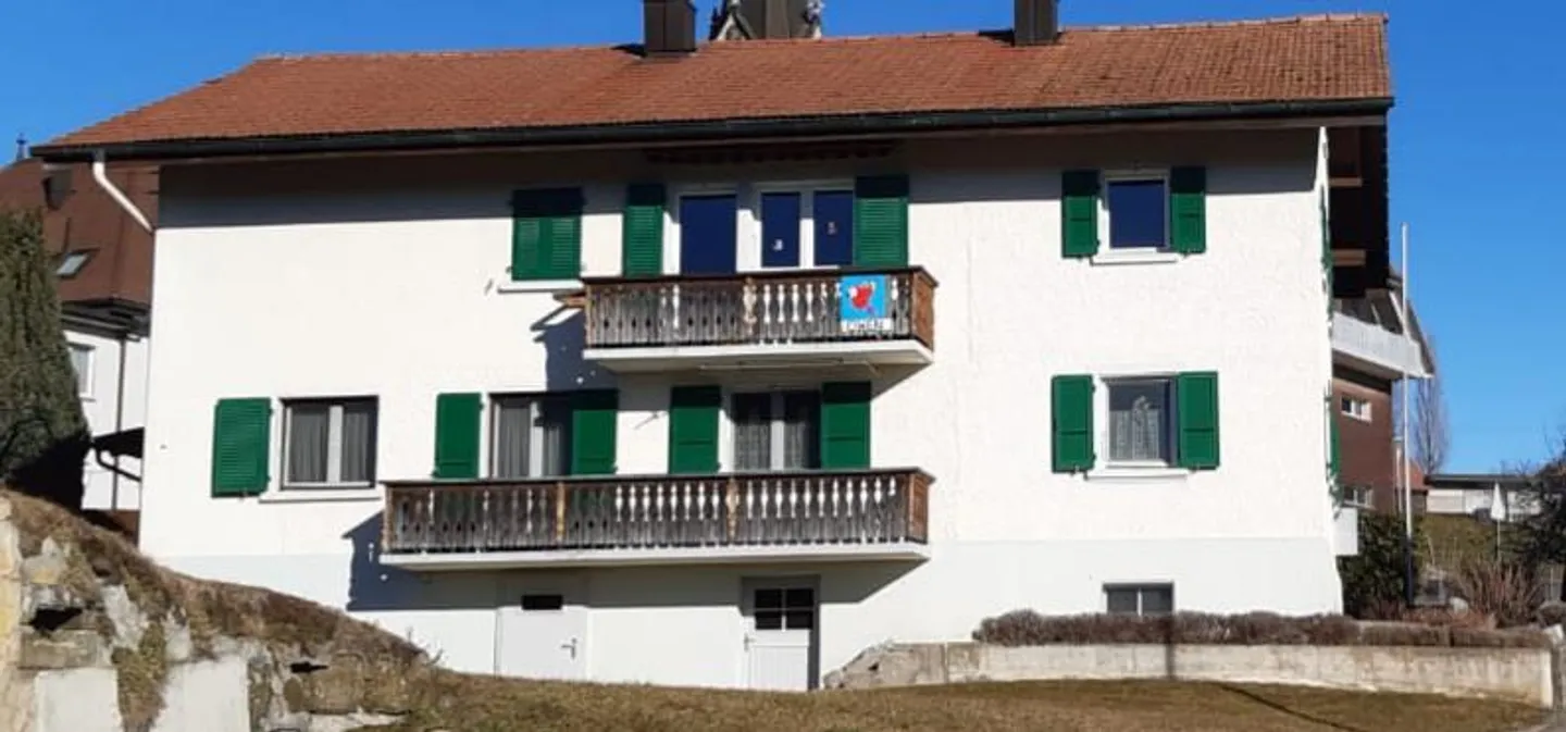 Ampio appartamento di 4 stanze in una casa bifamiliare - Foto 8 di 9