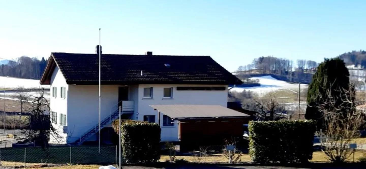 Ampio appartamento di 4 stanze in una casa bifamiliare - Foto 9 di 9