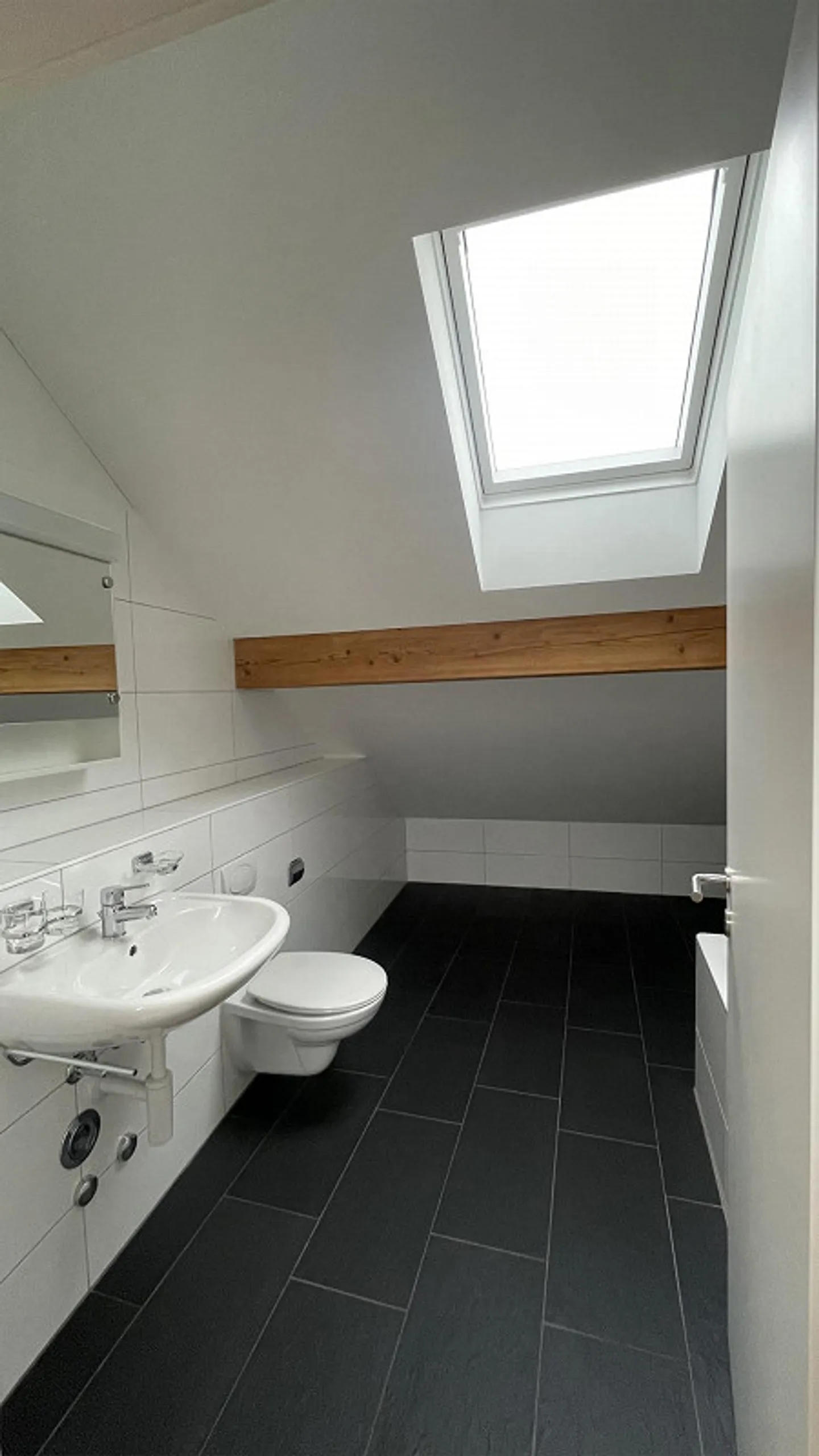 3.5-Room Attic Apartment - Photo 9 of 11