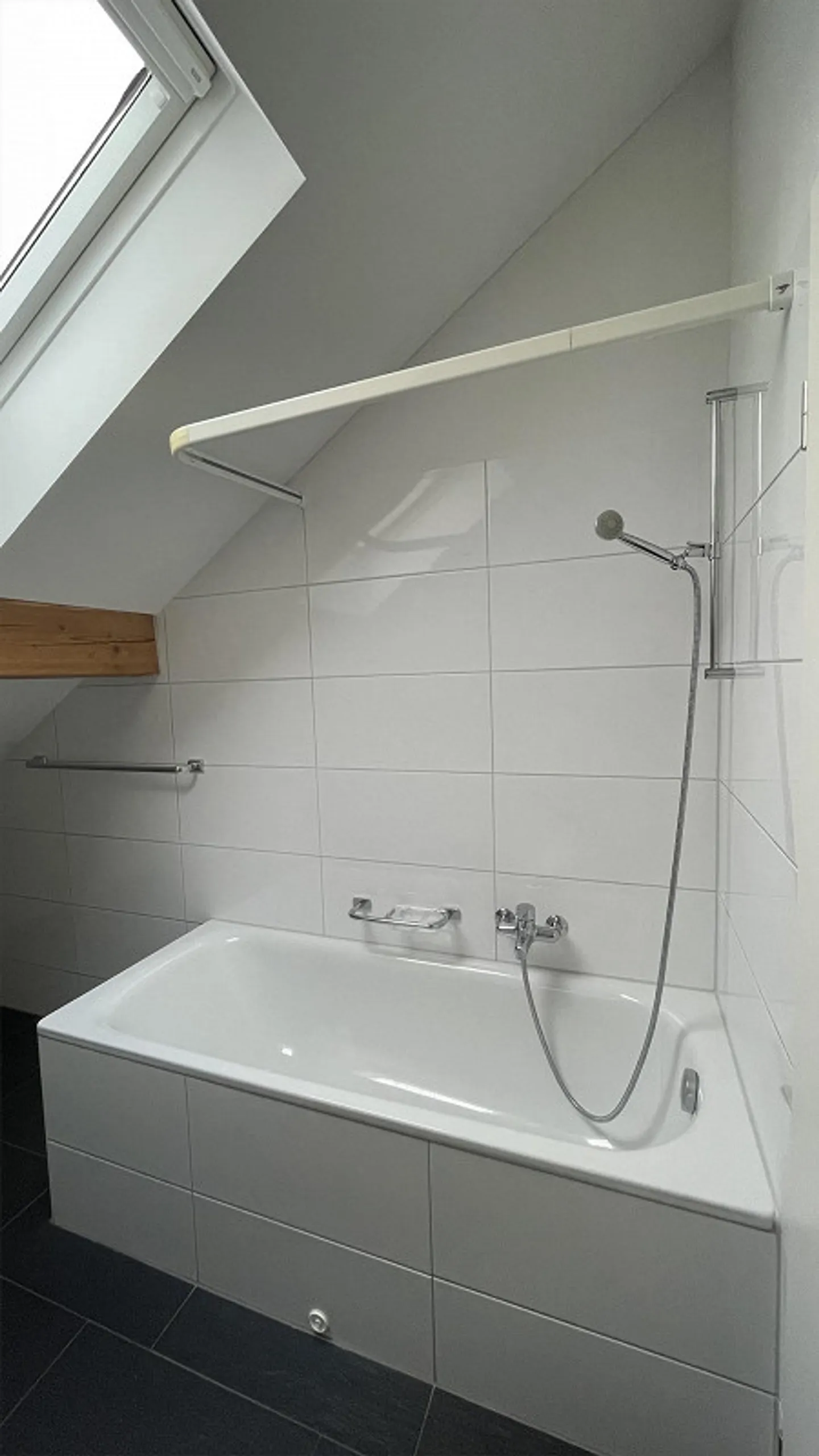 3.5-Room Attic Apartment - Photo 10 of 11