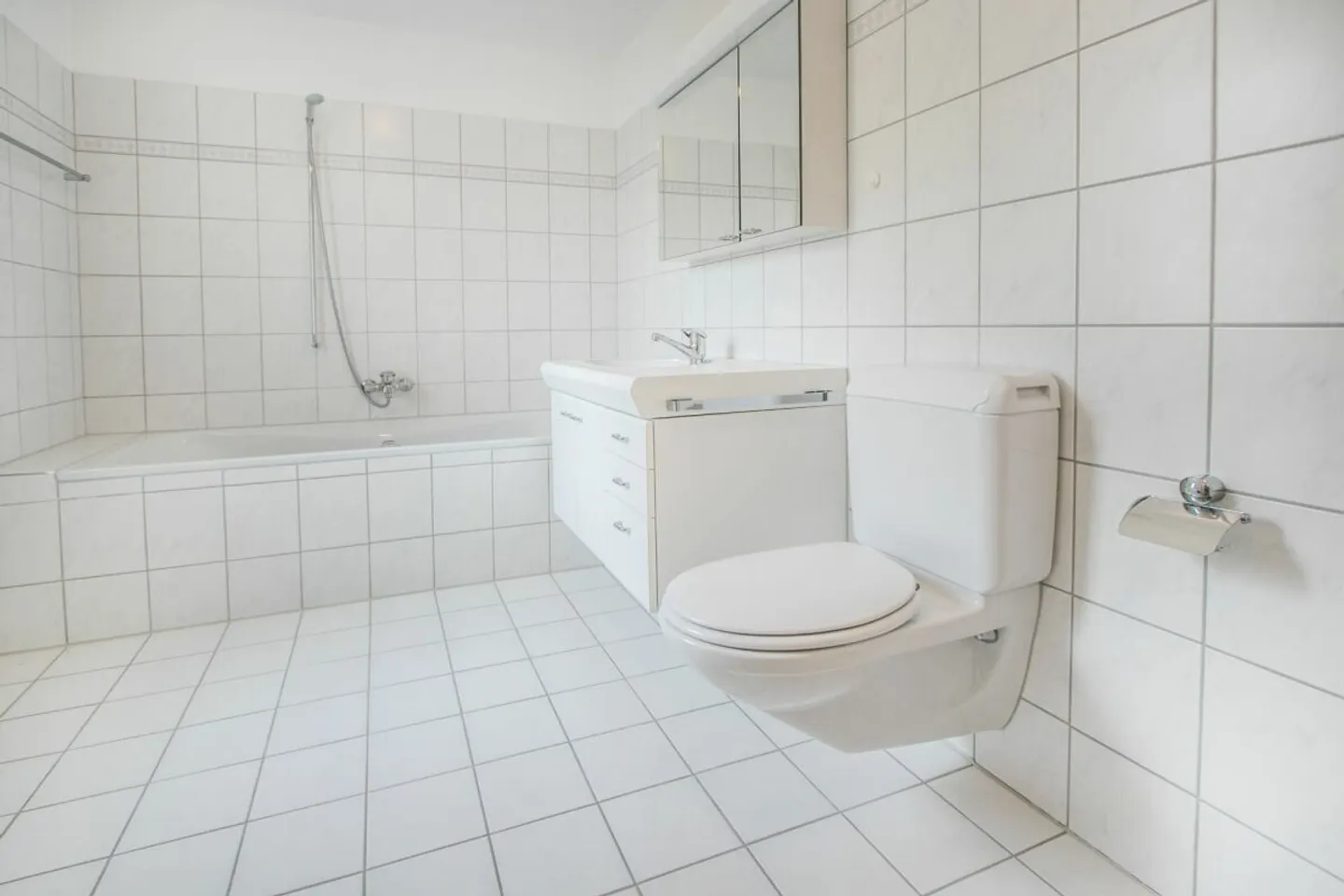 Appartement en duplex de 5,5 pièces avec deux balcons et un box de garage - Photo 7 sur 17