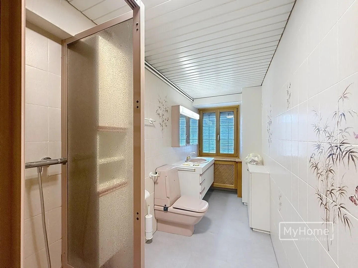 Large 4.5-room apartment on the 1st floor - Photo 9 of 9