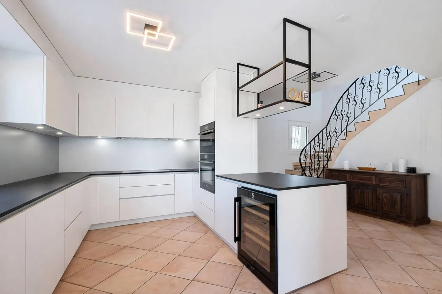 Elegante Familienvilla mit Innenpool, Sauna und Hammam - Foto 2 von 13